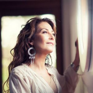 Wendy Matthews Performs Her Greatest Hits!